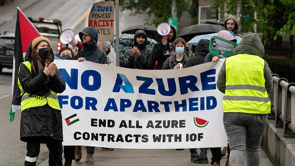 FILE PHOTO: Demonstrators march in support of Palestinians in Gaza near the Microsoft Build conference, during the ongoing conflict between Israel and the Palestinian Islamist group Hamas, to call for the termination of Microsoft’s Azure contracts with Israel in Seattle, Washington, US May 21, 2024. REUTERS/David Ryder/File Photo