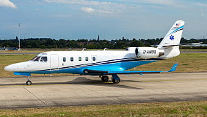 Air ambulance arrives to take Hadi abroad