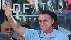 Bolsonaro again undergoes procedure to treat hiccups