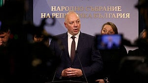 Bulgaria faces turmoil after protests topple government
