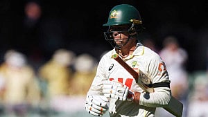 England unhappy after Carey reprieved in Adelaide Test