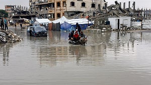 Gaza struggles to pull bodies from rubble