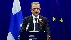 Finland PM apologises over racism scandal