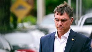 Bolsonaro son may not run for Brazil president