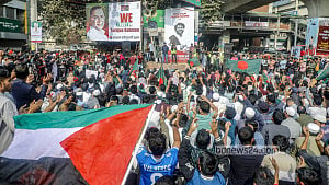 শাহবাগে দ্বিতীয় দিনের অবরোধে ইনকিলাব মঞ্চ