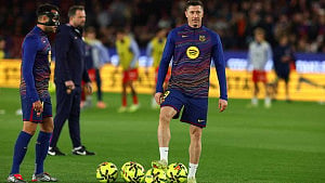 Lewandowski returns as Pedri misses Villarreal trip