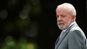 Rio parade honouring Lula draws scrutiny
