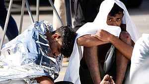 Migrants brought to Malta after boat capsizes