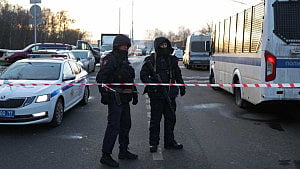 2 policemen killed by bomb in Moscow