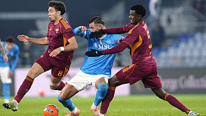Napoli thwart Roma's bid to reclaim top spot