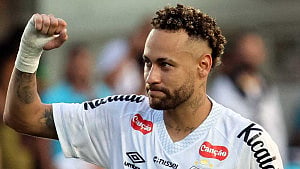 Neymar undergoes knee surgery