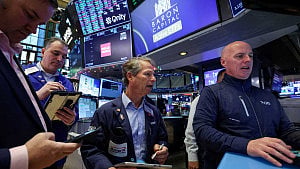 Wall Street closes lower