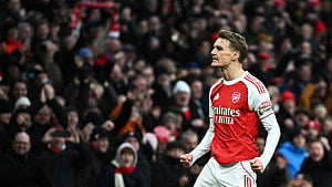 Odegaard on target as Arsenal reclaim top spot