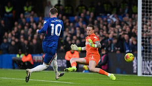 Chelsea back in top four after Everton win