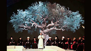 Pope urges faith leaders to unite for peace