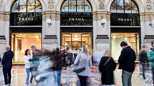 Italy probes 13 fashion firms over labour abuse