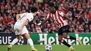 Simon keeps PSG at bay in draw