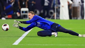 PSG’s Safonov sidelined with hand fracture