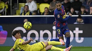 Yamal strikes as Barca punish Villarreal