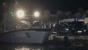Spanish family missing after boat sinks off Indonesia