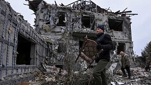 Russian strike hits Ukraine’s Kremenchuk, cutting utilities: mayor