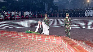 President, chief advisor pay tribute at National Memorial