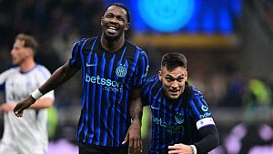 Inter go top after thrashing Como