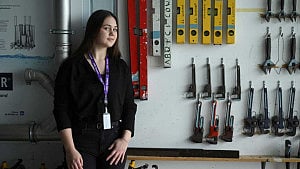 AI job loss: British young workers shift towards skilled trades