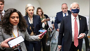 US lawmakers to force war powers vote if Trump attacks Venezuela