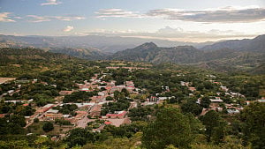 Delayed town poll pivotal to Honduras presidential race