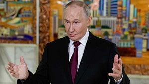 Russian army chief tells Putin Moscow's troops are advancing