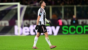 Vlahovic suffers thigh muscle injury
