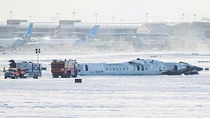 Toronto plane crash: Investigators recover black boxes