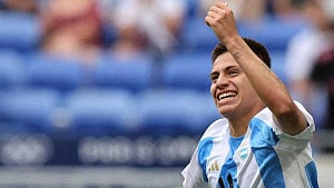 Argentine teen Echeverri arrives at Man City