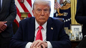 Trump floats $5mn ‘gold card’ as route to citizenship