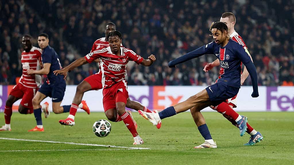 Champions League - Knockout Phase Playoff - Second Leg - Paris St Germain v Brest - Parc des Princes, Paris, France - Feb 19, 2025 Paris St Germain's Bradley Barcola scores their first goal REUTERS/Christian Hartmann