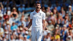 Anderson extends Lancashire career