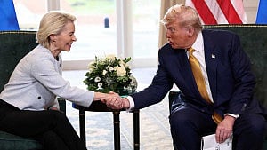 US and EU avert trade war with 15% tariff deal