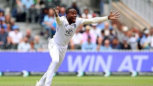 Broad, Hussain warn England against risking Archer