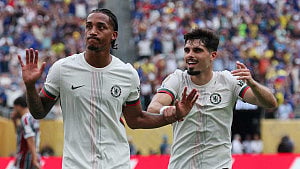Pedro double sees Chelsea into CWC final