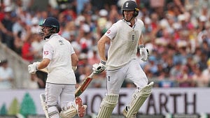 Crawley, Duckett lead England recovery after Pant heroics