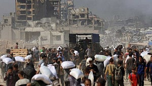 Israel announces daily pauses in Gaza fighting