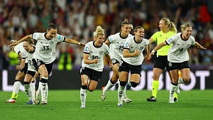 Germany through to Women's Euro semis after win over France
