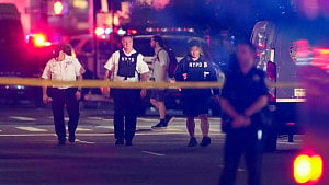 Mass shooting at Manhattan skyscraper leaves 5 dead