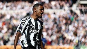 Newcastle players unfazed by Isak exit talk: Howe
