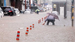 4 dead as torrential rain pounds South Korea for 3rd day