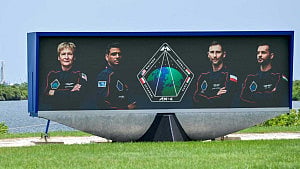 Astronauts from India, Poland, Hungary return with NASA veteran