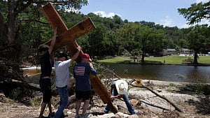 Texas flood death toll hits 131, new storms loom