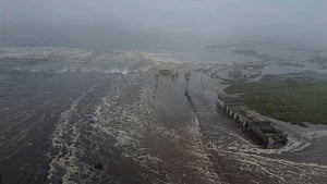Tsunami waves reach Hawaii