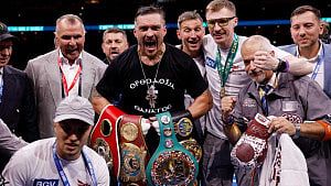 Usyk KOs Dubois to become undisputed champion
